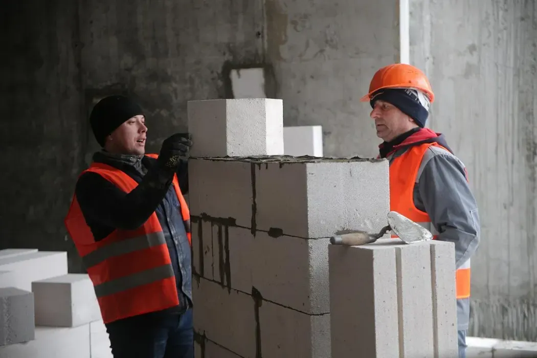В 10 та 11 секціях ЖК Синергія Сіті розпочали кладкові роботи на другому поверсі