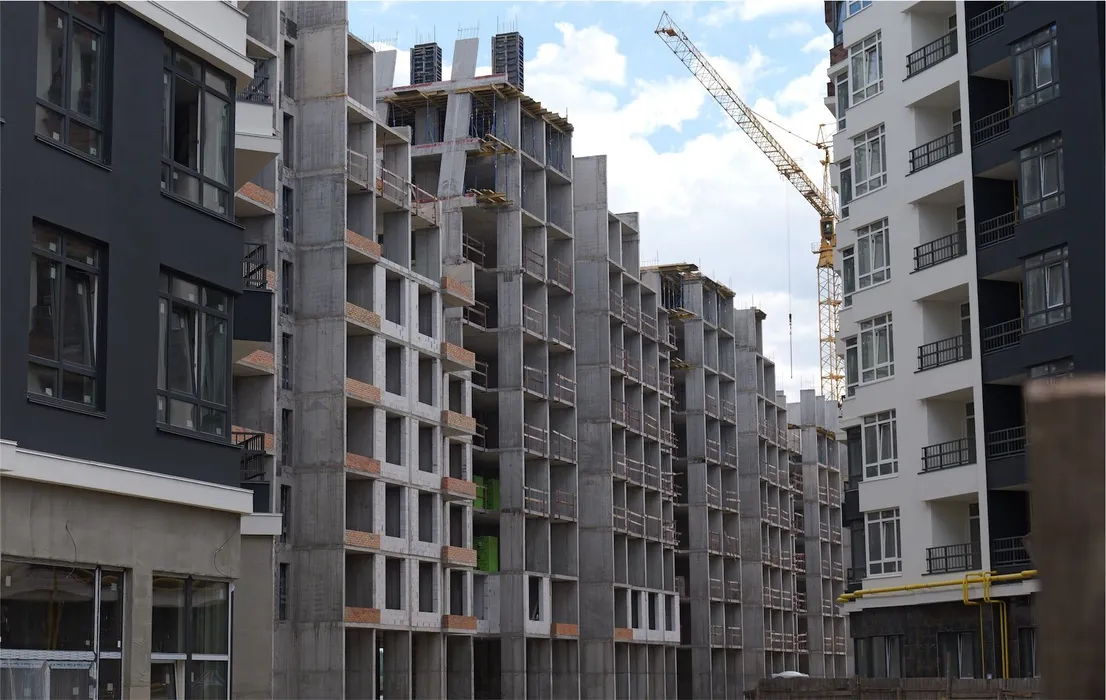 У 34 будинку Синергія Сіті розпочали мурування стін та завершують монолітні роботи