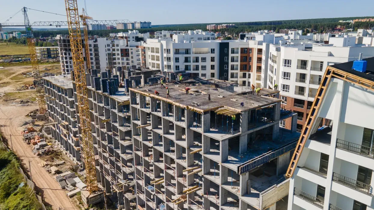 Моноліт нон-стоп: за три місяці 15, 16 та 17 будинки ЖК Синергія Сіті майже набрали свою проєктну висоту