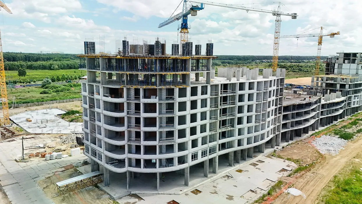У новій черзі Синергія Сіті розпочали встановлення вікон