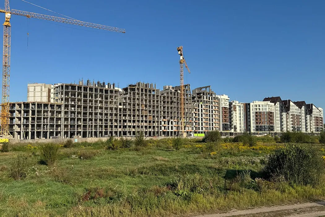 Завершили монолітні роботи у 33, 34, 35 будинках Синергія Сіті