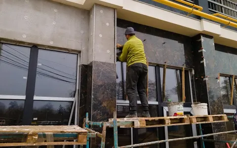 Фінальний акорд: облицьовуємо фасад 20 будинку ЖК Синергія Сіті 