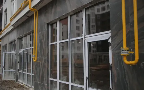 Продолжаются фасадно-отделочные работы 1-го этажа в 7, 8 и 9 секциях ЖК Синергия Сити