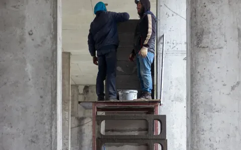 Устанавливаем вентиляционные блоки для здорового микроклимата в 13-14 домах ЖК Синергия Сити