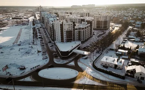 Во въездной зоне Синергия Сити открыли движение на новом круговом перекрестке