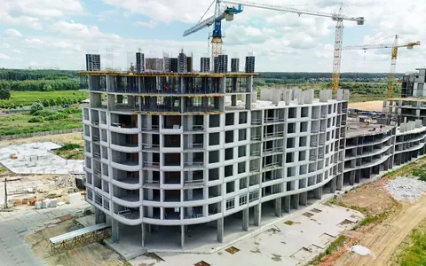 У новій черзі Синергія Сіті розпочали встановлення вікон