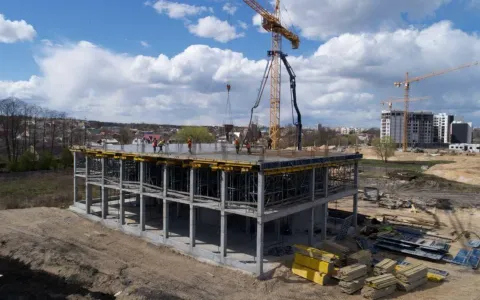 Новини з будівництва школи-ліцею “Синергія”: готове перекриття другого поверху 