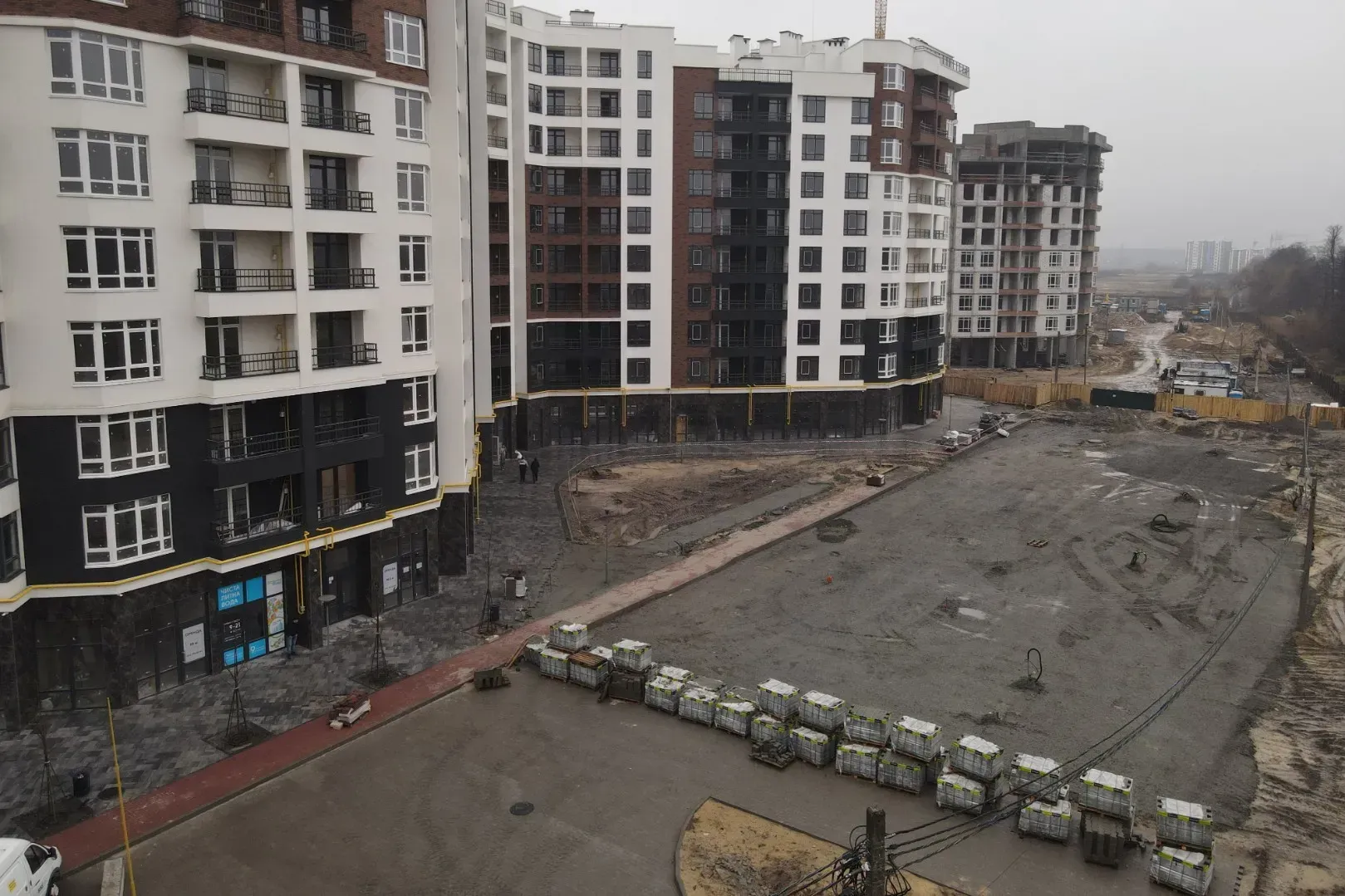 В ЖК Синергія Сіті продовжуємо облаштування паркувального майданчика - 1