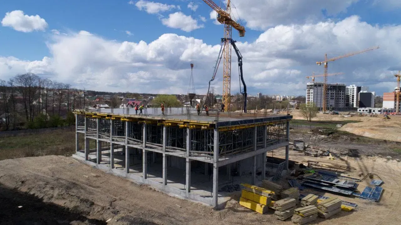 Новини з будівництва школи-ліцею “Синергія”: готове перекриття другого поверху  - 1